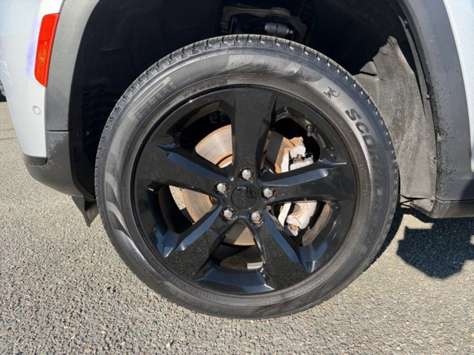 Used 2023 Jeep Grand Cherokee L Limited w/ Luxury Tech Group II image 9