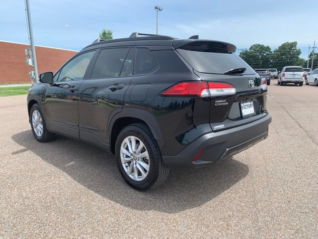 Used 2024 Toyota Corolla Cross LE FWD image 5