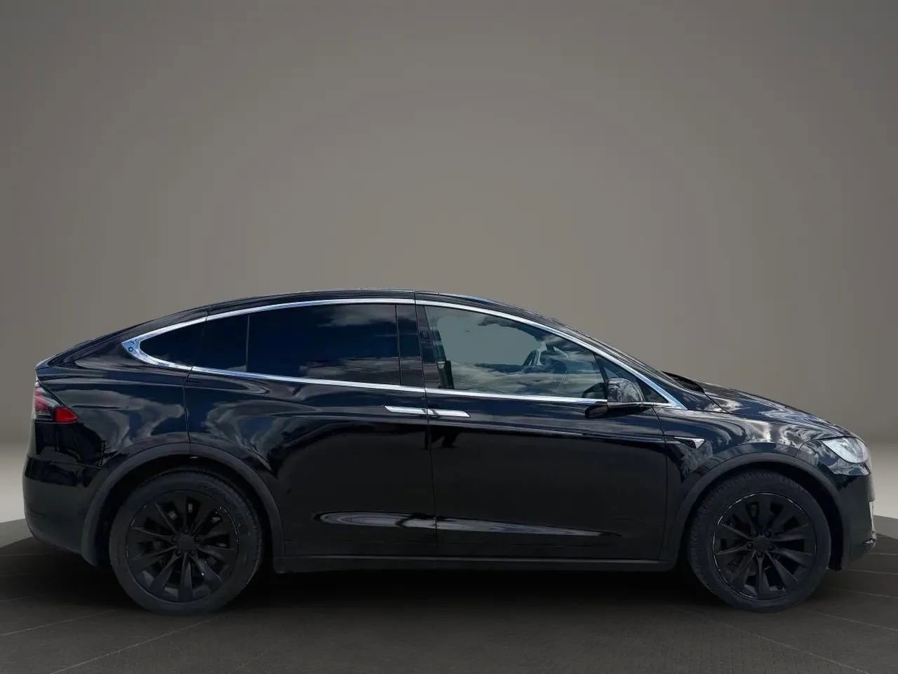Used 2017 Tesla Model X 75D AWD/4WD image 9
