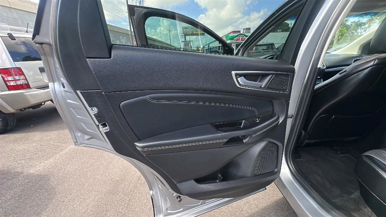 Used 2020 Ford Edge Titanium w/ Equipment Group 301A FWD image 23