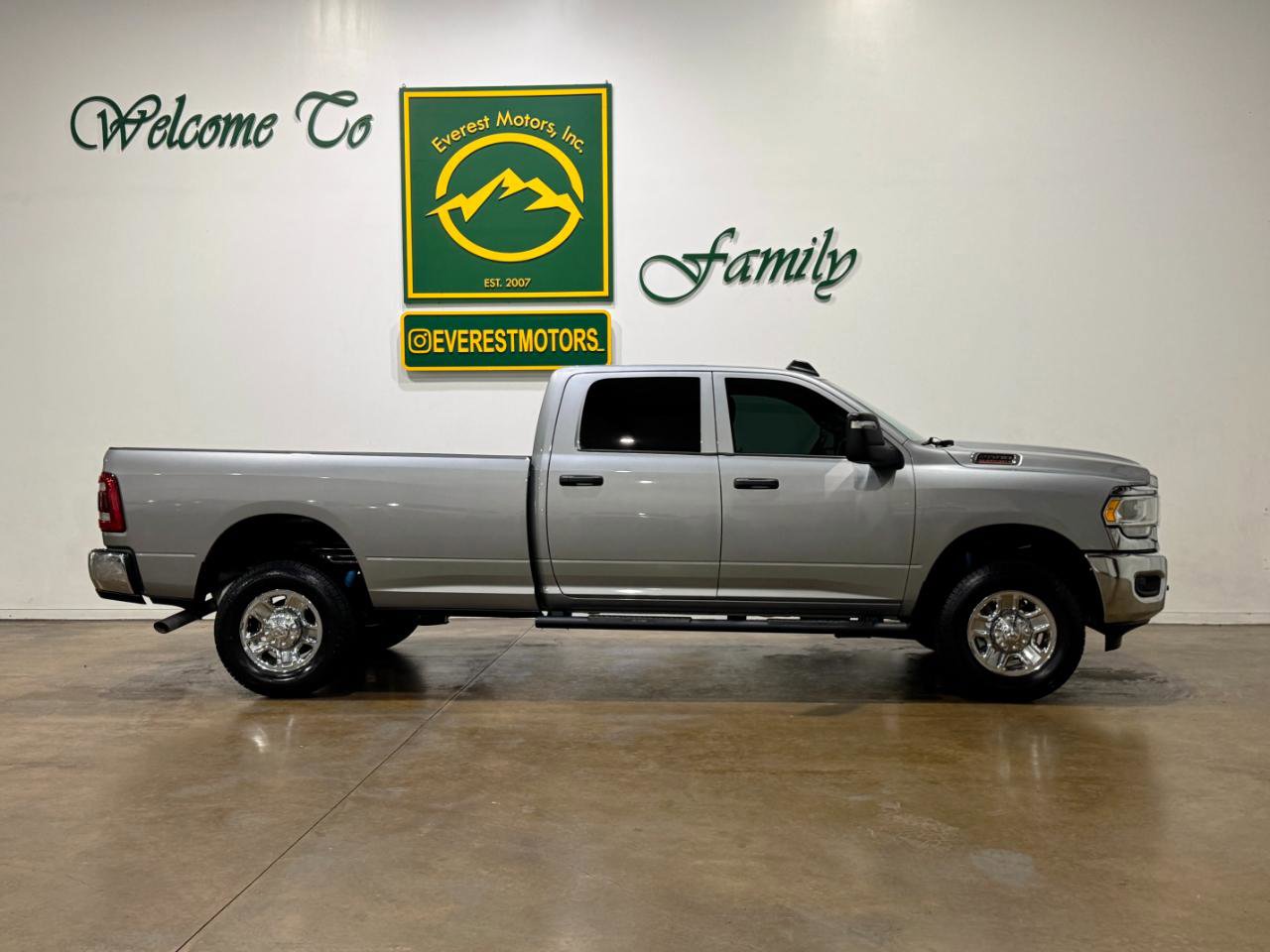 Used 2023 RAM 2500 Tradesman w/ Safety Group AWD/4WD image 9