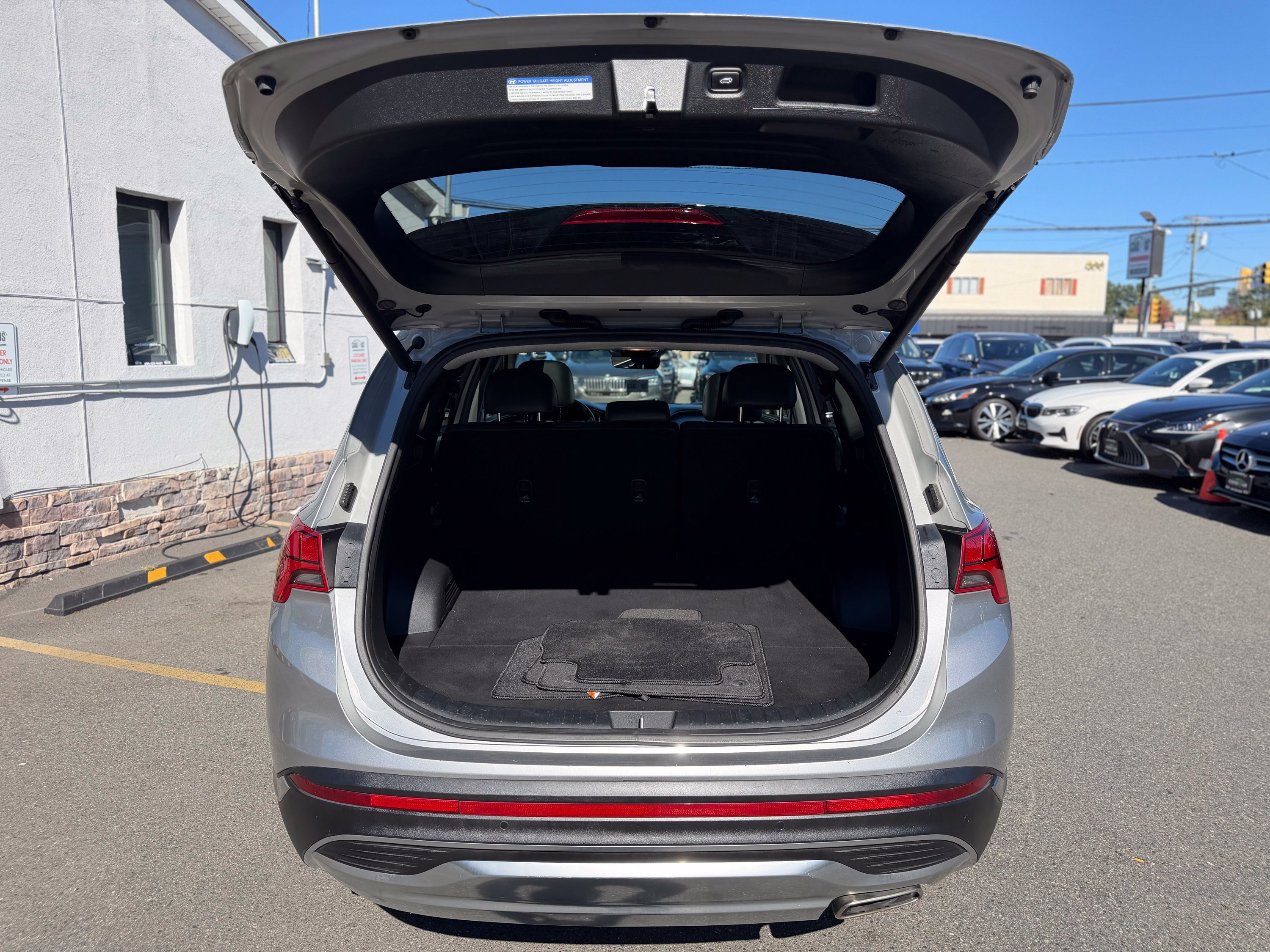 Used 2023 Hyundai Santa Fe Limited AWD/4WD image 9