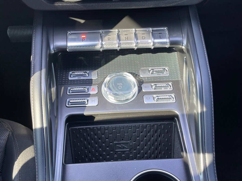 Used 2024 Lincoln Nautilus Reserve w/ Jet Appearance Package (87T) AWD/4WD image 16