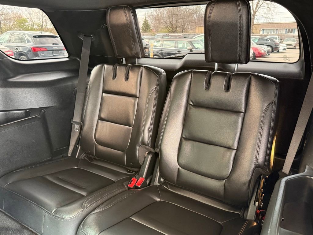 Used 2018 Ford Explorer XLT w/ Equipment Group 202A image 16