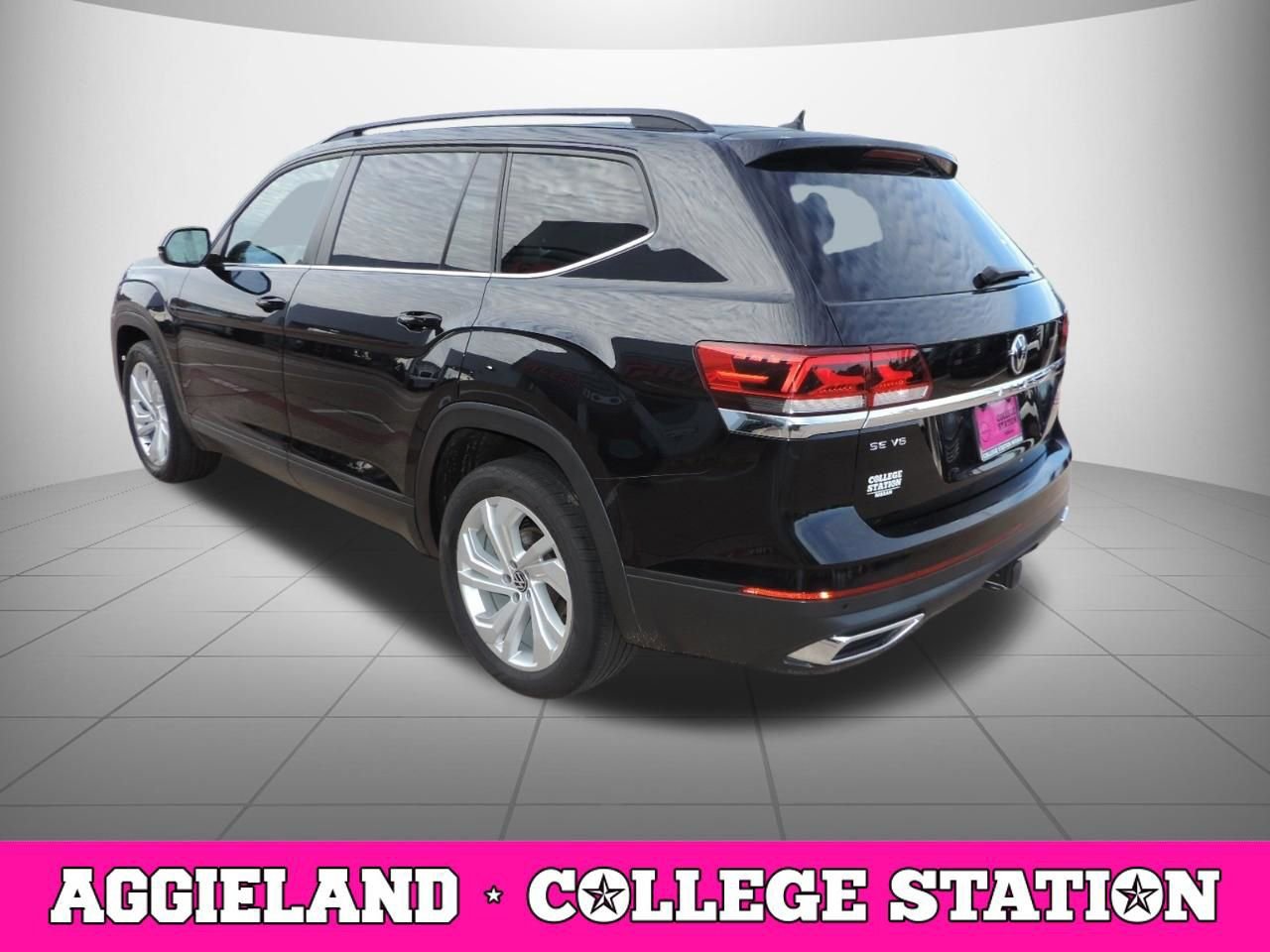 Used 2022 Volkswagen Atlas SE w/ Panoramic Sunroof Package image 6
