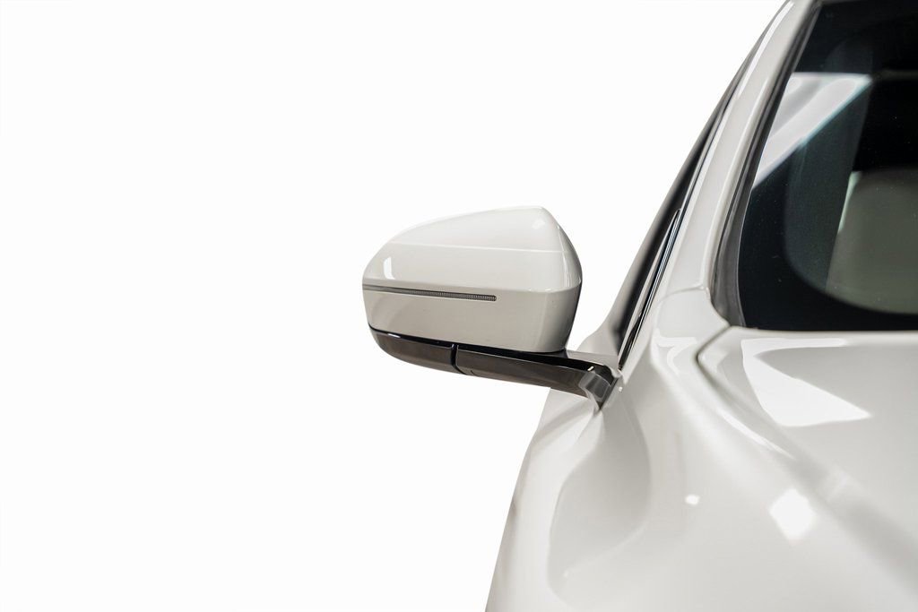 Used 2023 BMW 740i w/ Luxury Rear Seating Package image 11