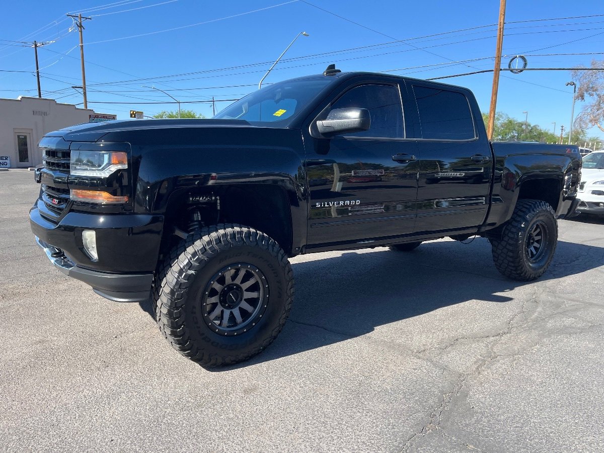 Used 2018 Chevrolet Silverado 1500 LT w/ All Star Edition AWD/4WD image 10