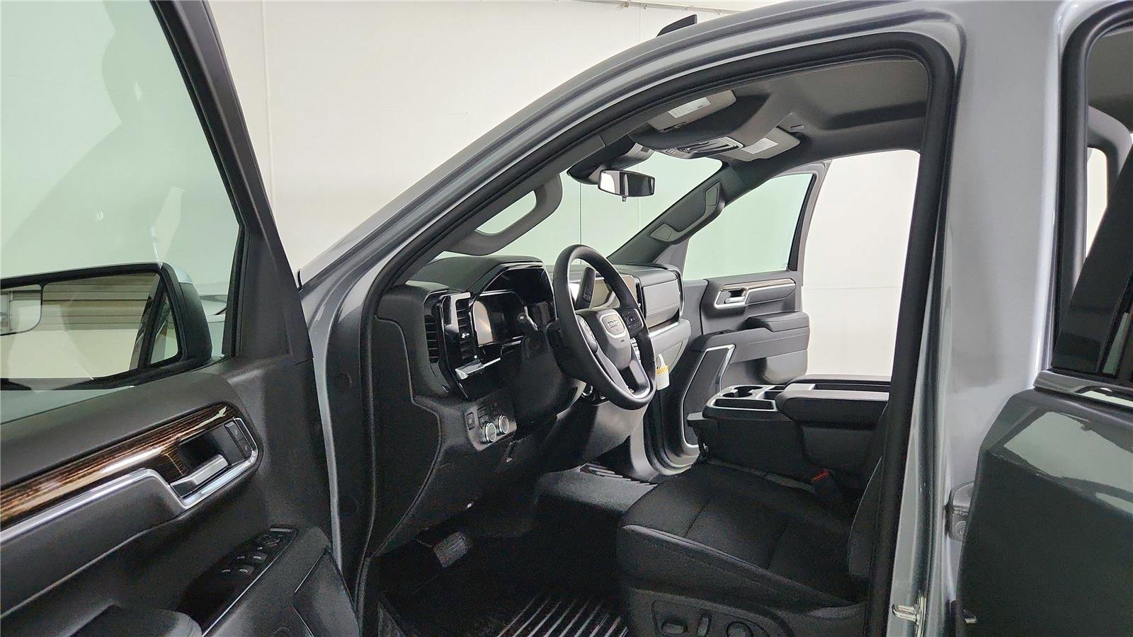 New 2026 GMC Sierra 1500 SLE image 10