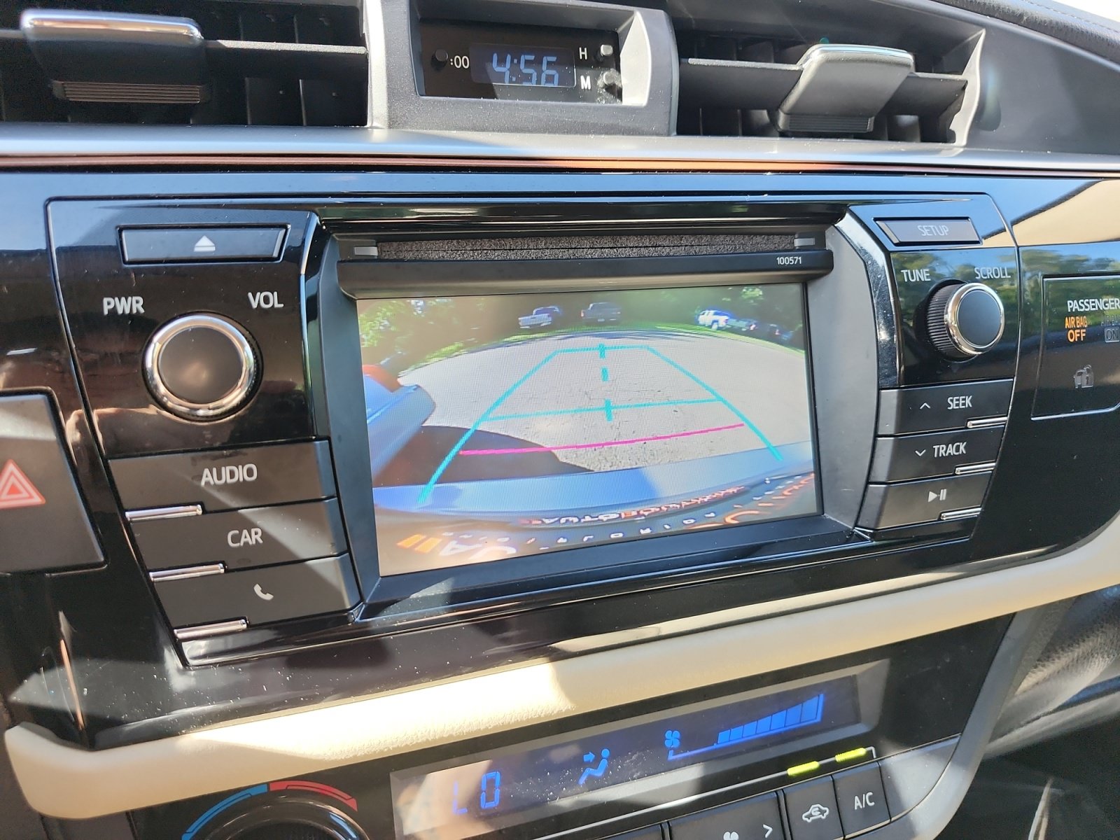 Used 2016 Toyota Corolla LE FWD image 16