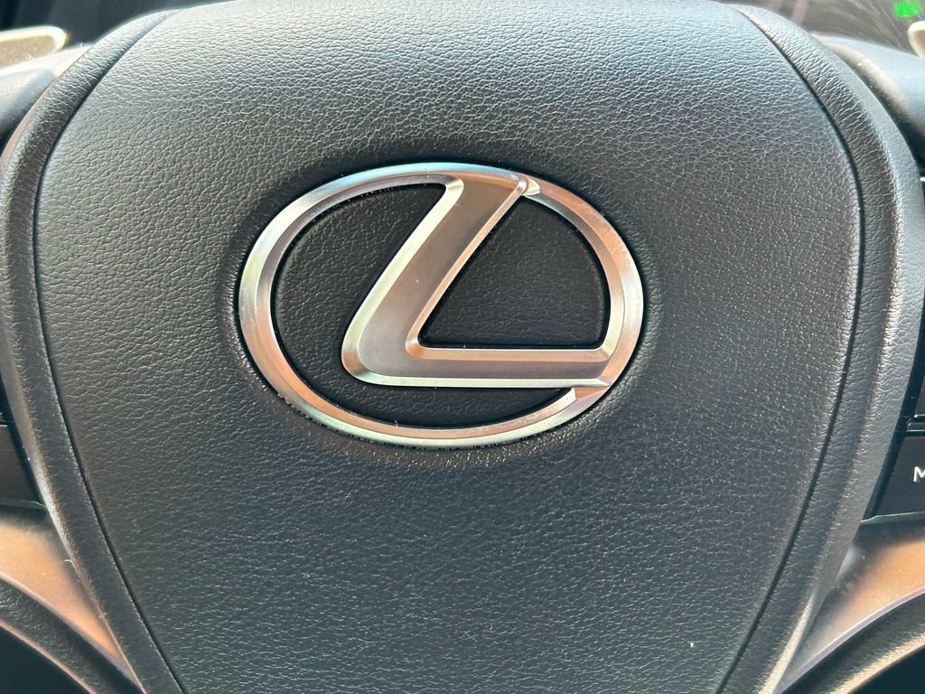 Used 2022 Lexus ES 300h w/ Luxury Package FWD image 39