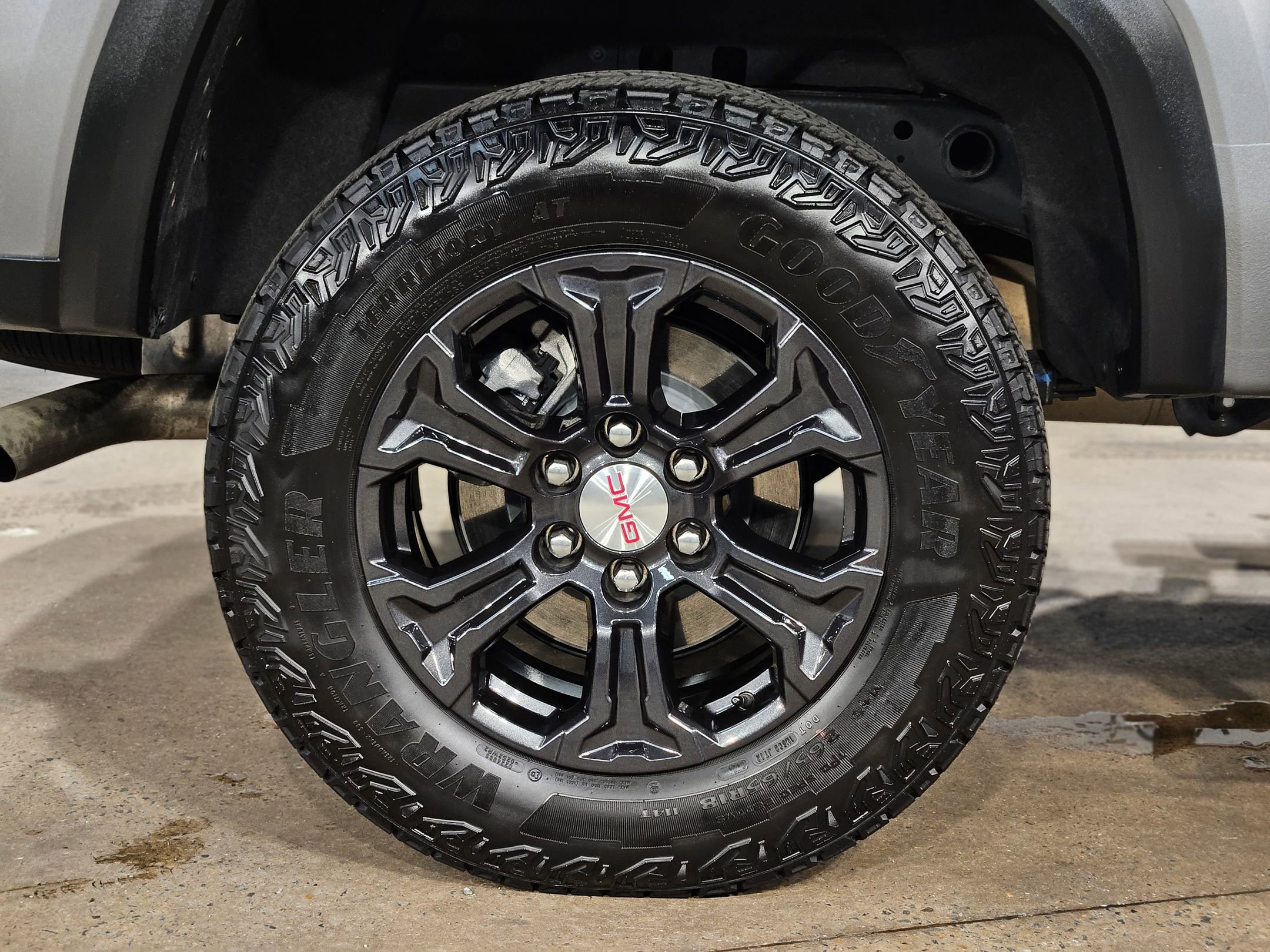 Used 2024 GMC Canyon Elevation w/ Elevation Premium Package image 17