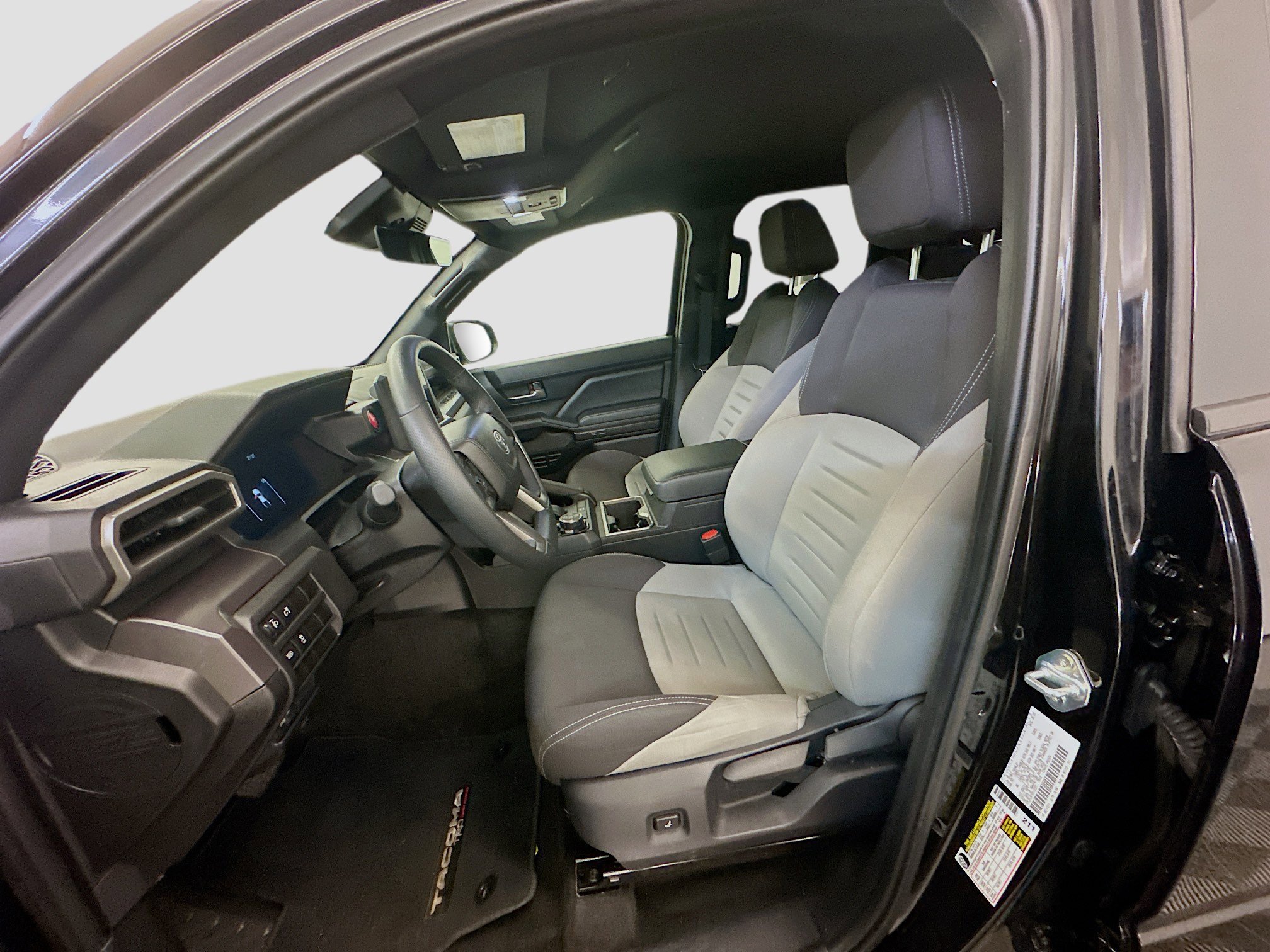 Used 2025 Toyota Tacoma TRD Off-Road image 13