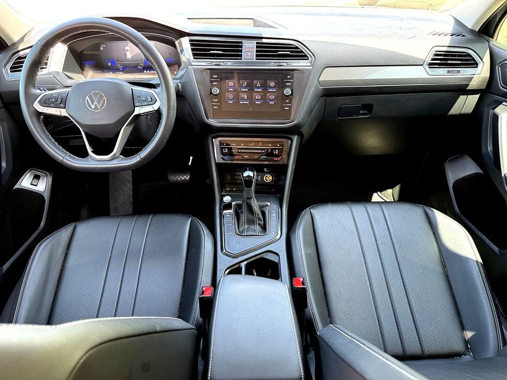 Certified 2024 Volkswagen Tiguan SE FWD image 29