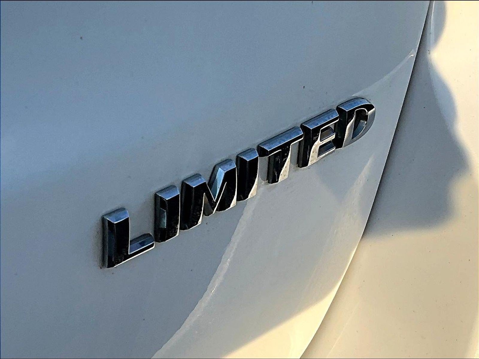 Used 2014 Jeep Grand Cherokee Limited w/ Luxury Group II AWD/4WD image 24