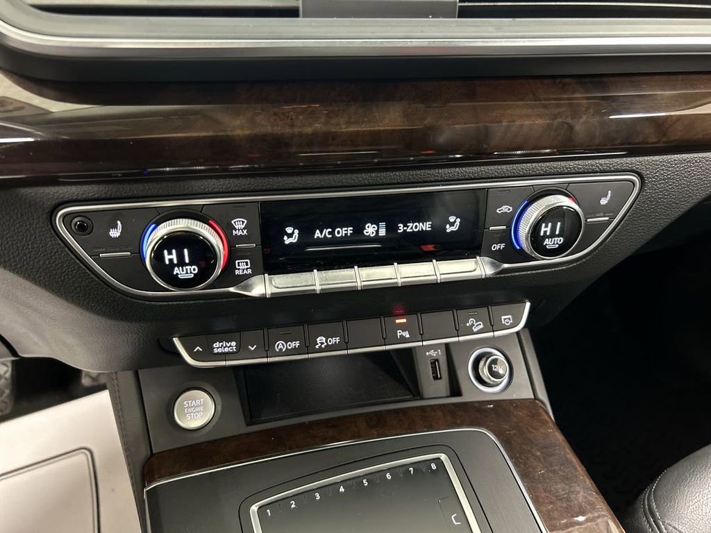 Used 2020 Audi Q5 Premium Plus w/ Premium Plus Package AWD/4WD image 17