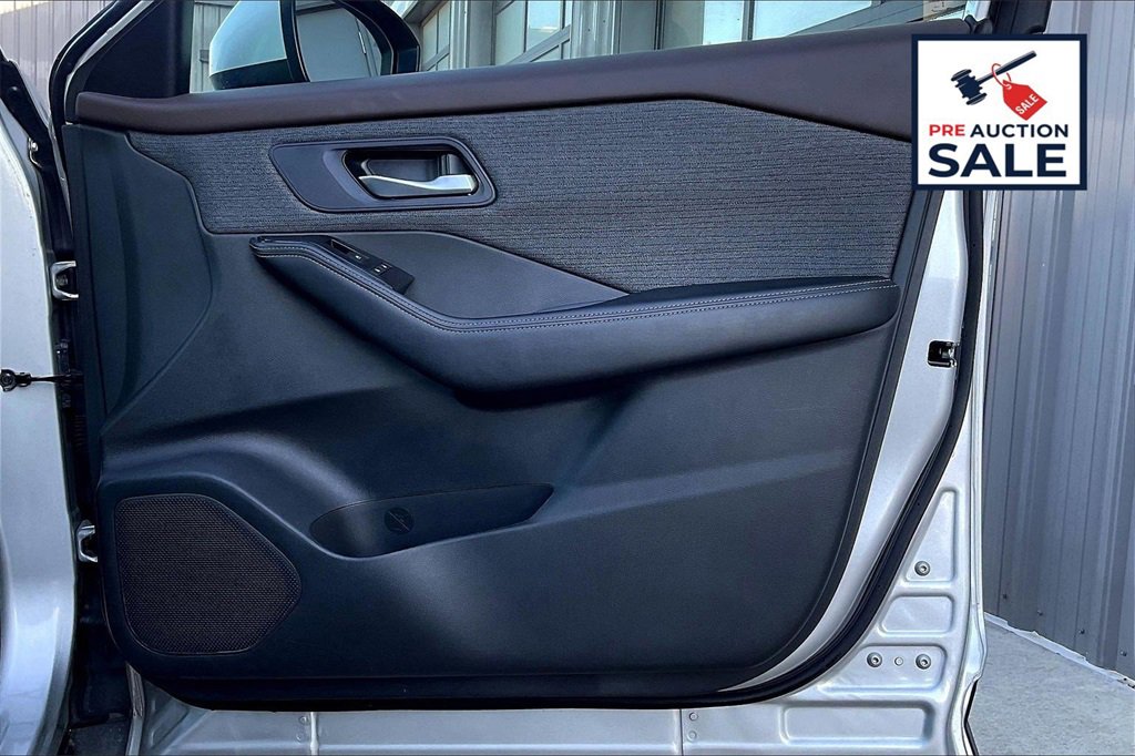 Used 2023 Nissan Rogue SV image 23