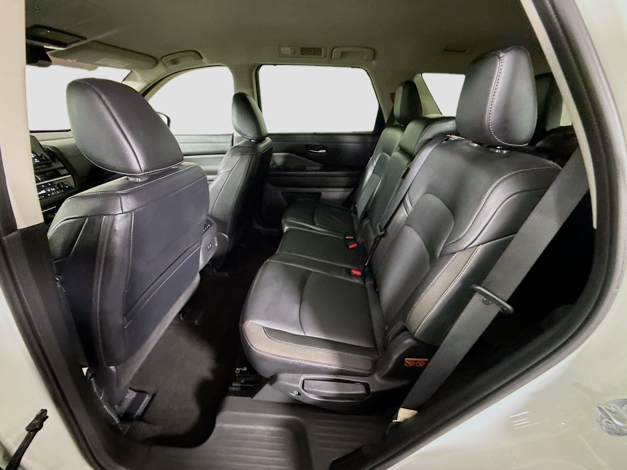Used 2023 Nissan Pathfinder SL AWD/4WD image 25