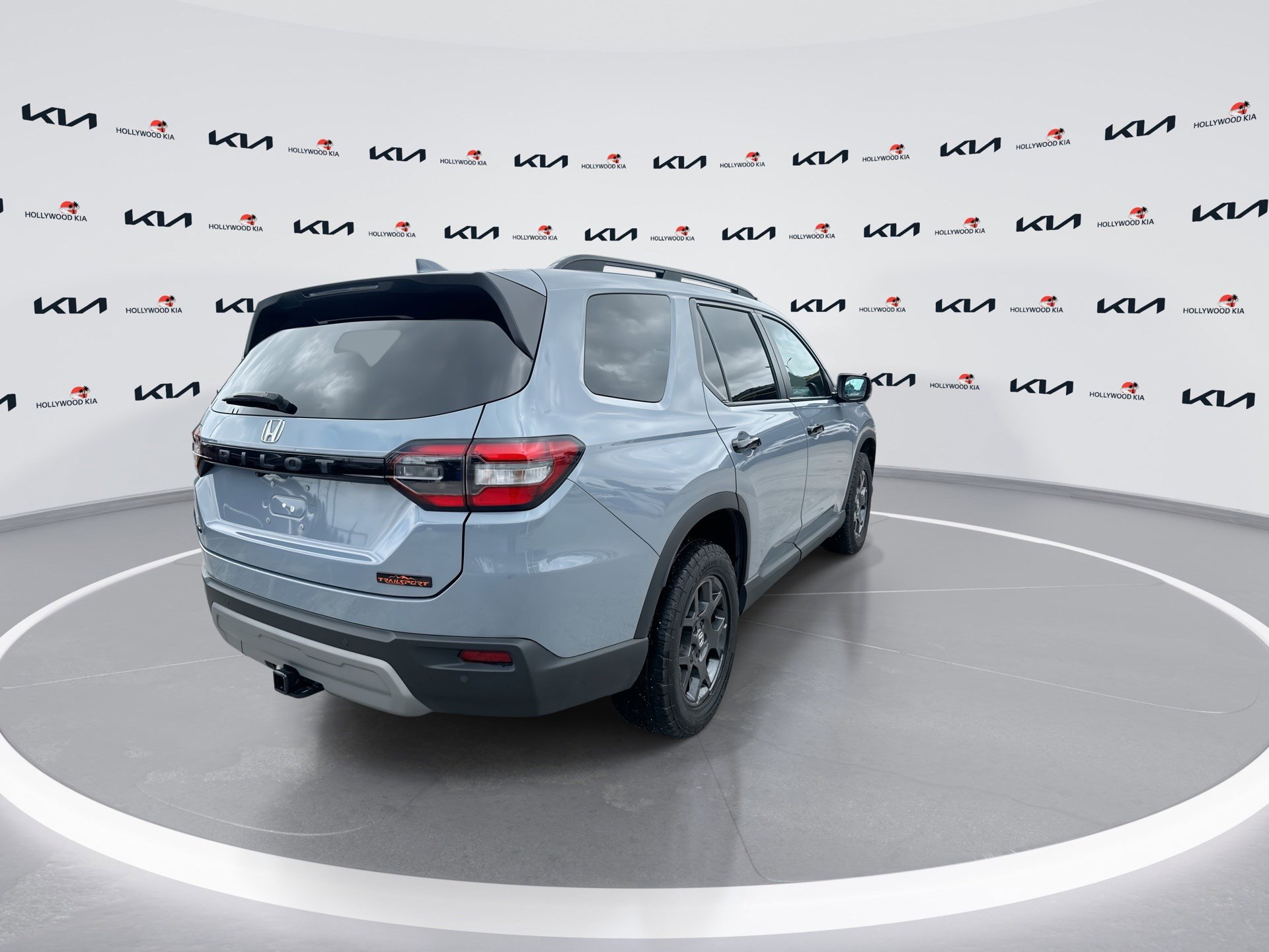 Used 2025 Honda Pilot TrailSport image 8
