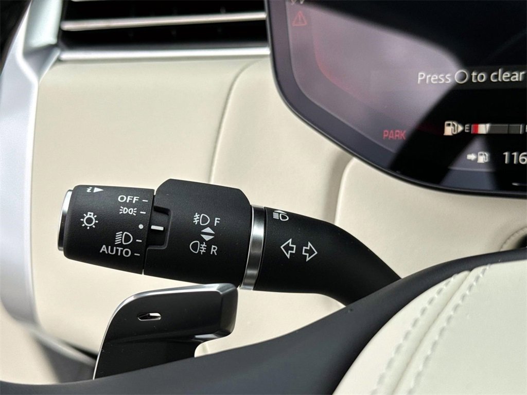 New 2026 Land Rover Range Rover Long Wheelbase SE image 32