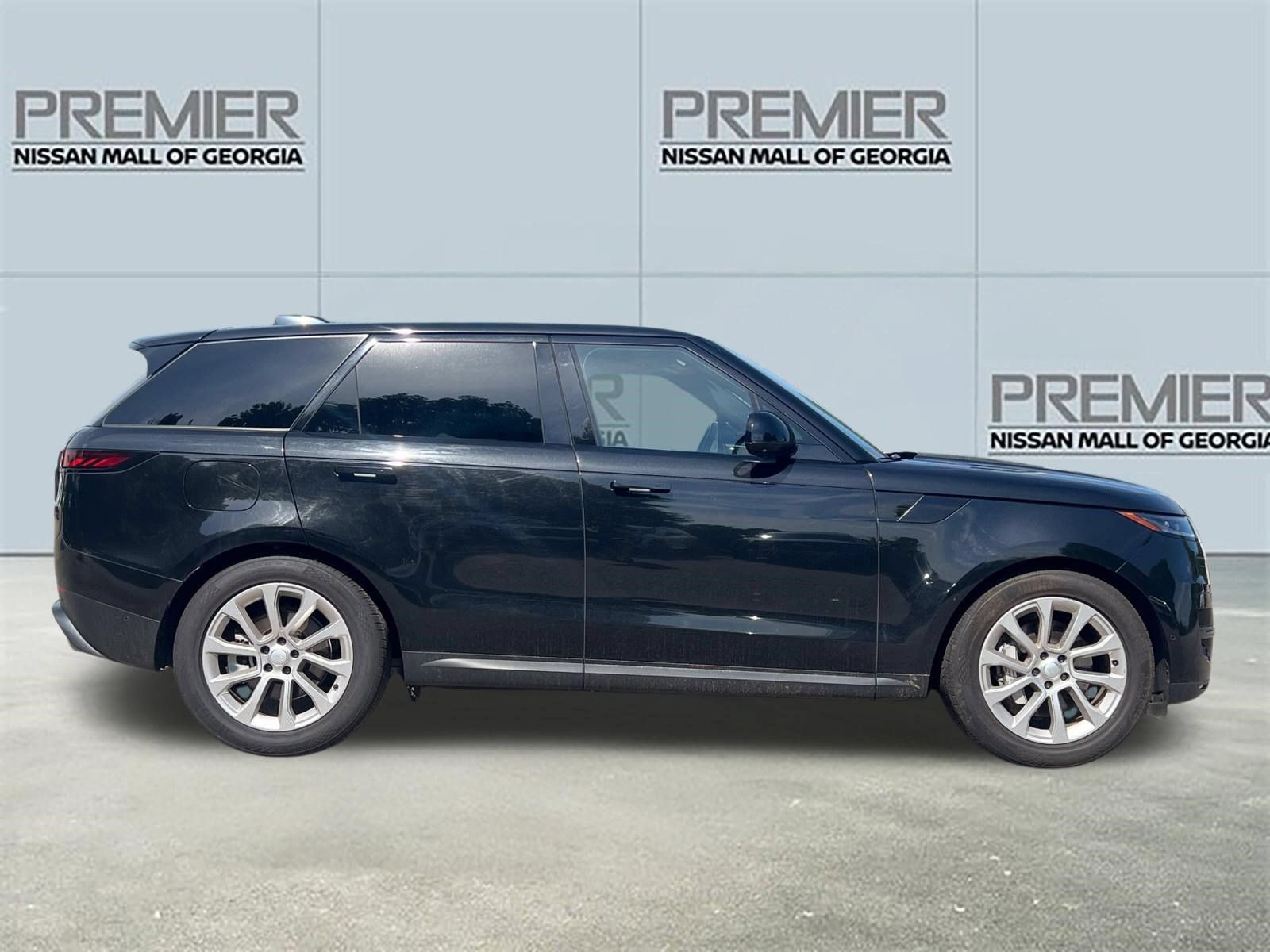 Used 2025 Land Rover Range Rover Sport SE AWD/4WD image 20