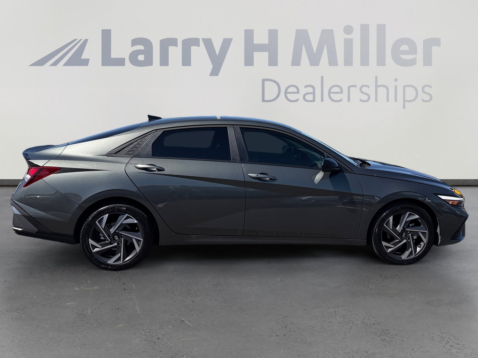 Certified 2025 Hyundai Elantra Sport FWD image 6