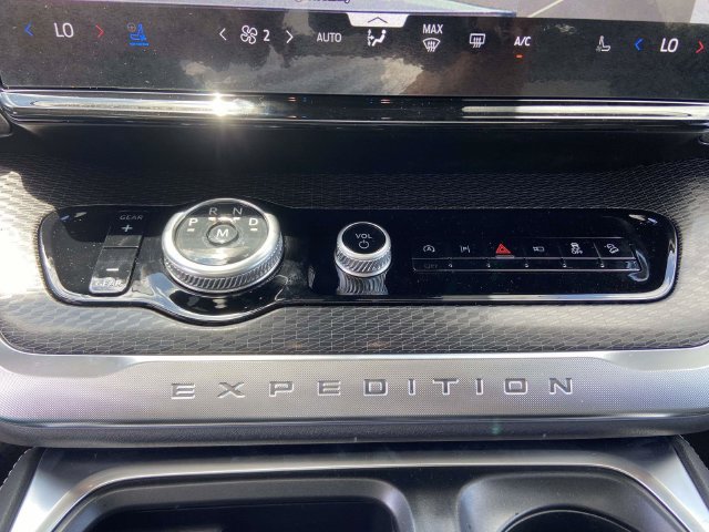 New 2026 Ford Expedition Platinum w/ Stealth Appearance Package AWD/4WD image 15