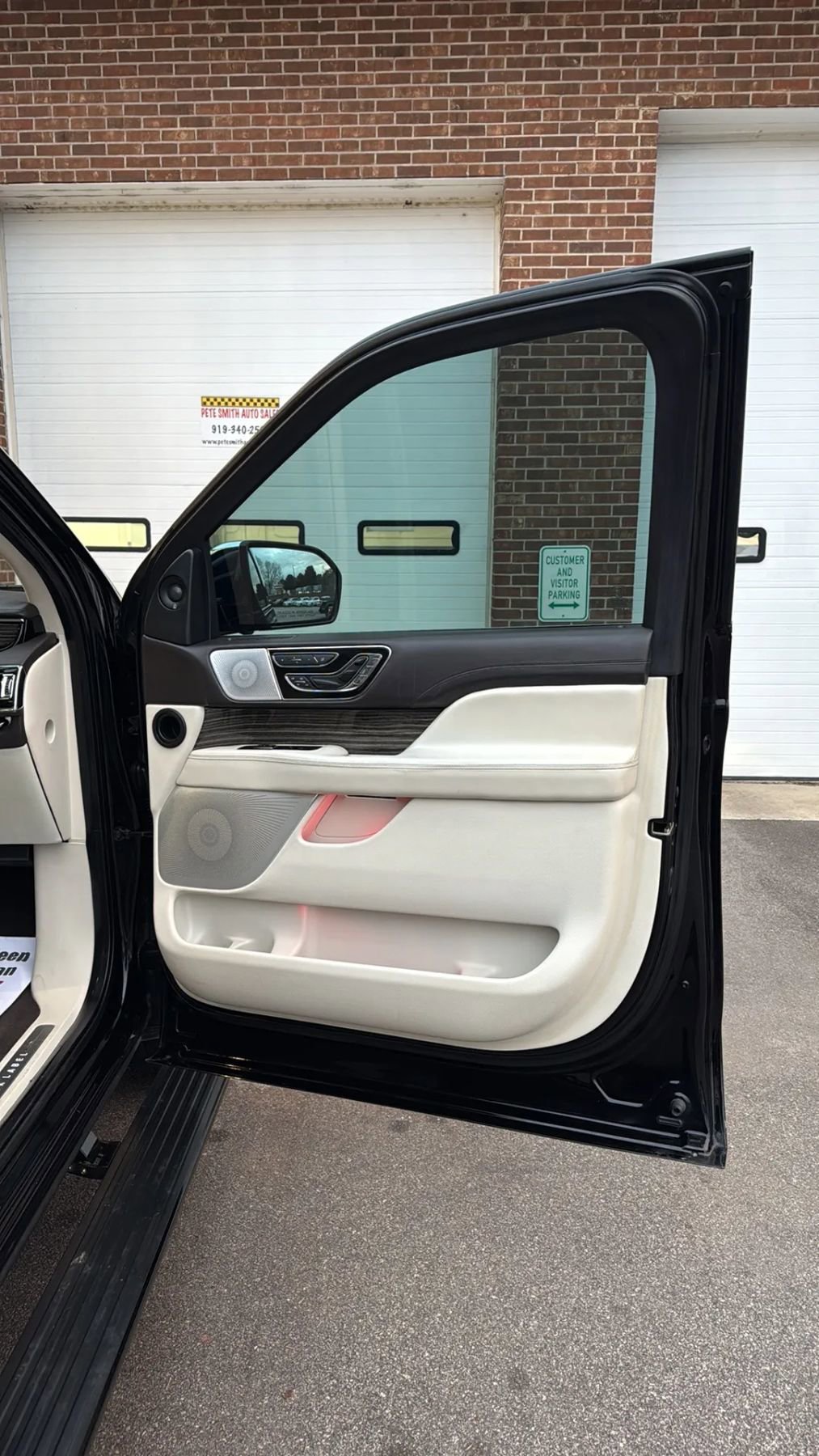 Used 2019 Lincoln Navigator L Black Label w/ Cargo Package image 10