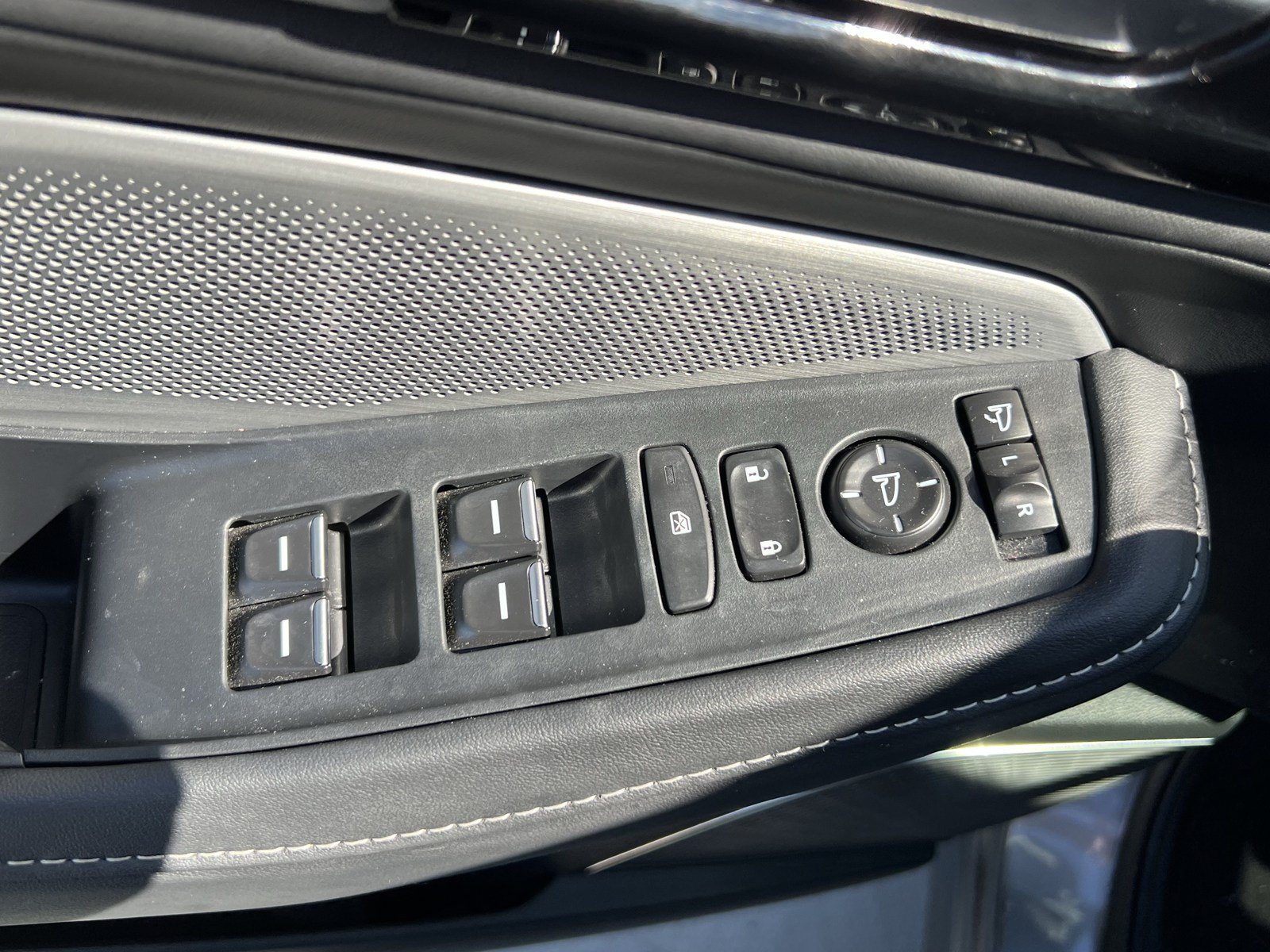 Certified 2025 Acura MDX w/ Technology Package FWD image 15
