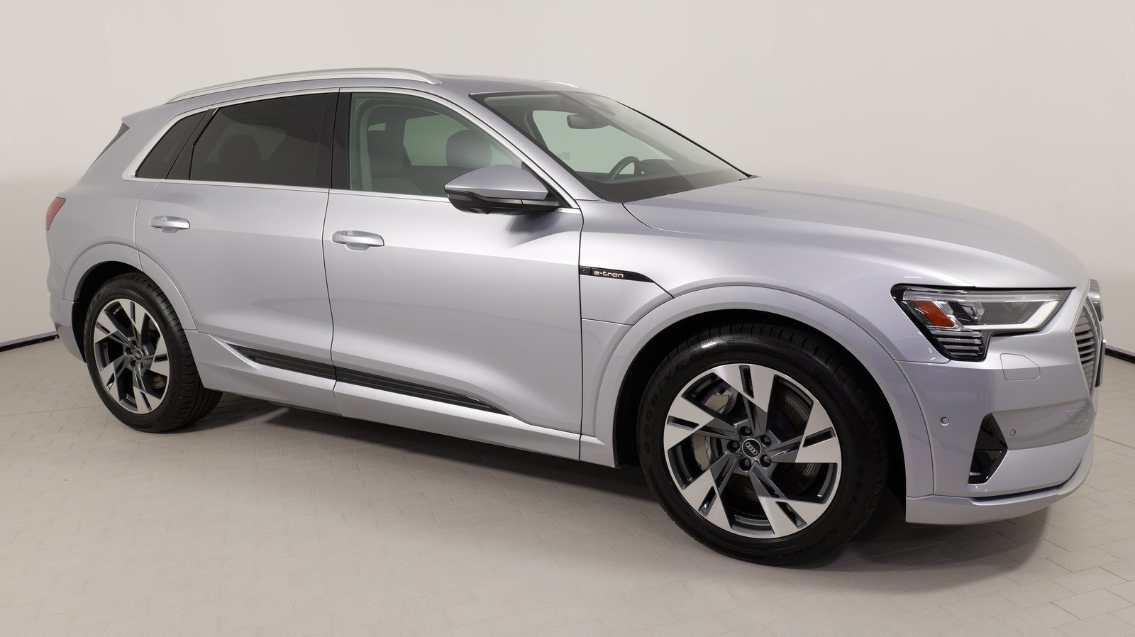 Used 2022 Audi e-tron Premium Plus w/ Premium Plus Package image 24