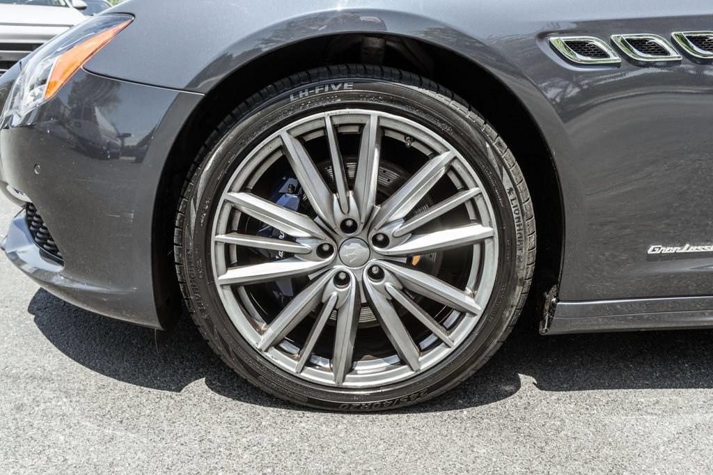 Used 2020 Maserati Quattroporte S GranLusso Q4 AWD/4WD image 37