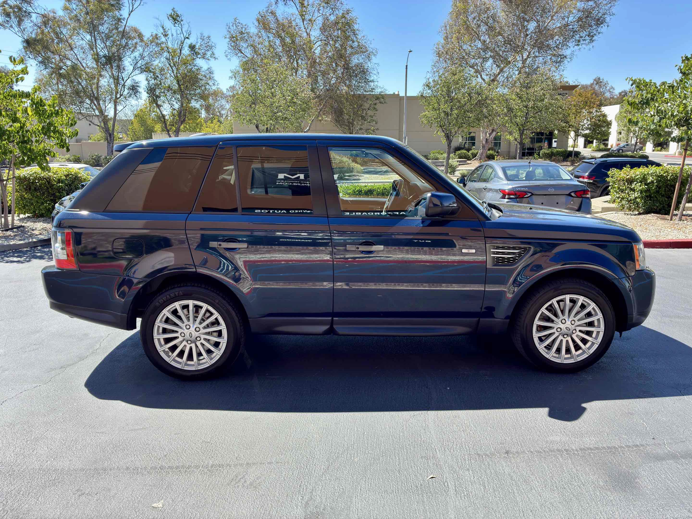 Used 2011 Land Rover Range Rover Sport HSE AWD/4WD image 7