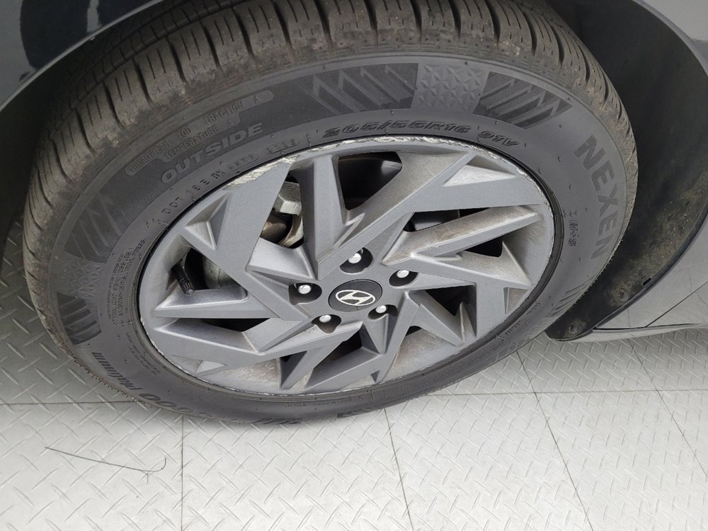 Used 2024 Hyundai Elantra SEL image 31