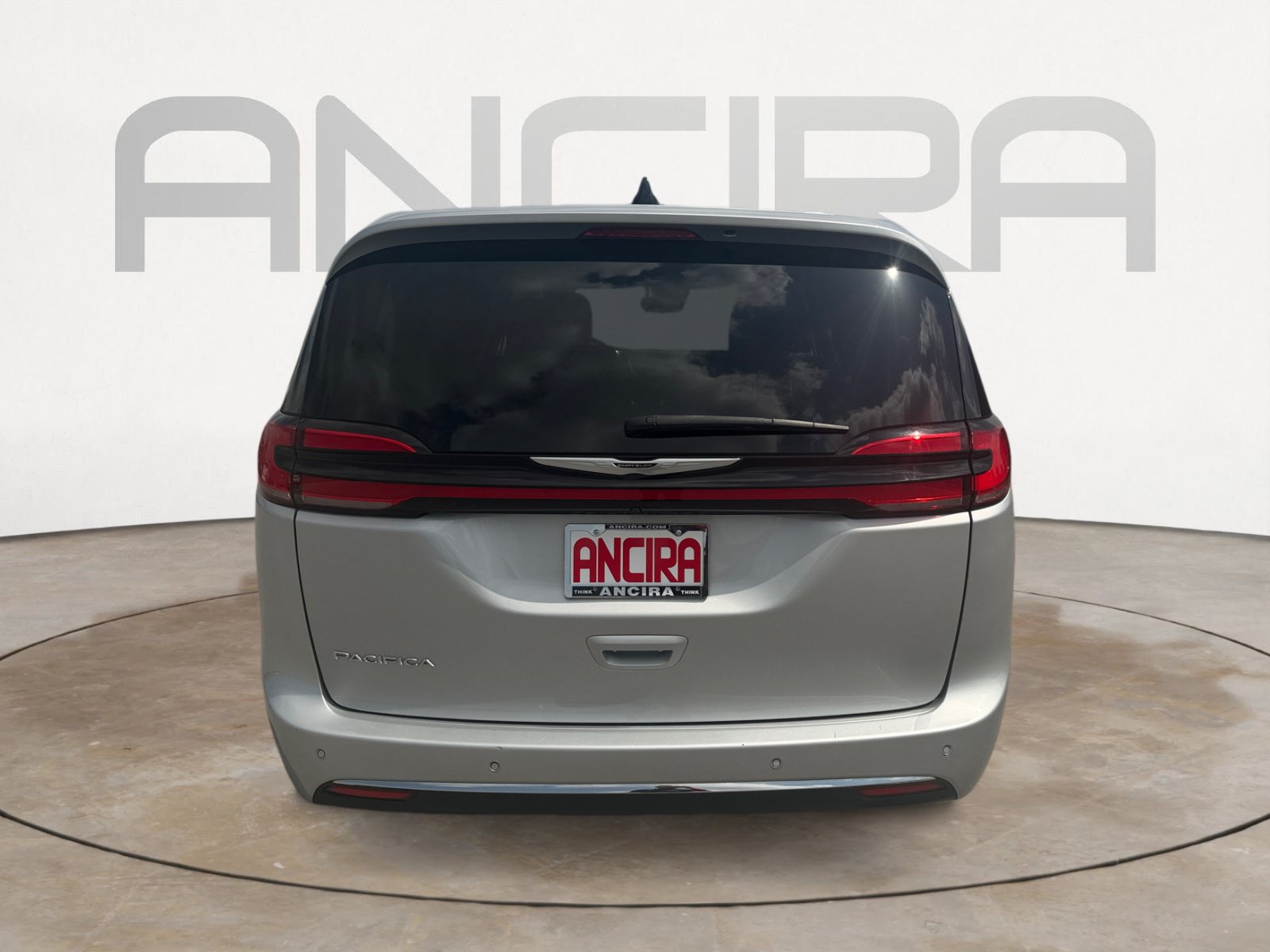 Used 2024 Chrysler Pacifica Touring-L FWD image 9