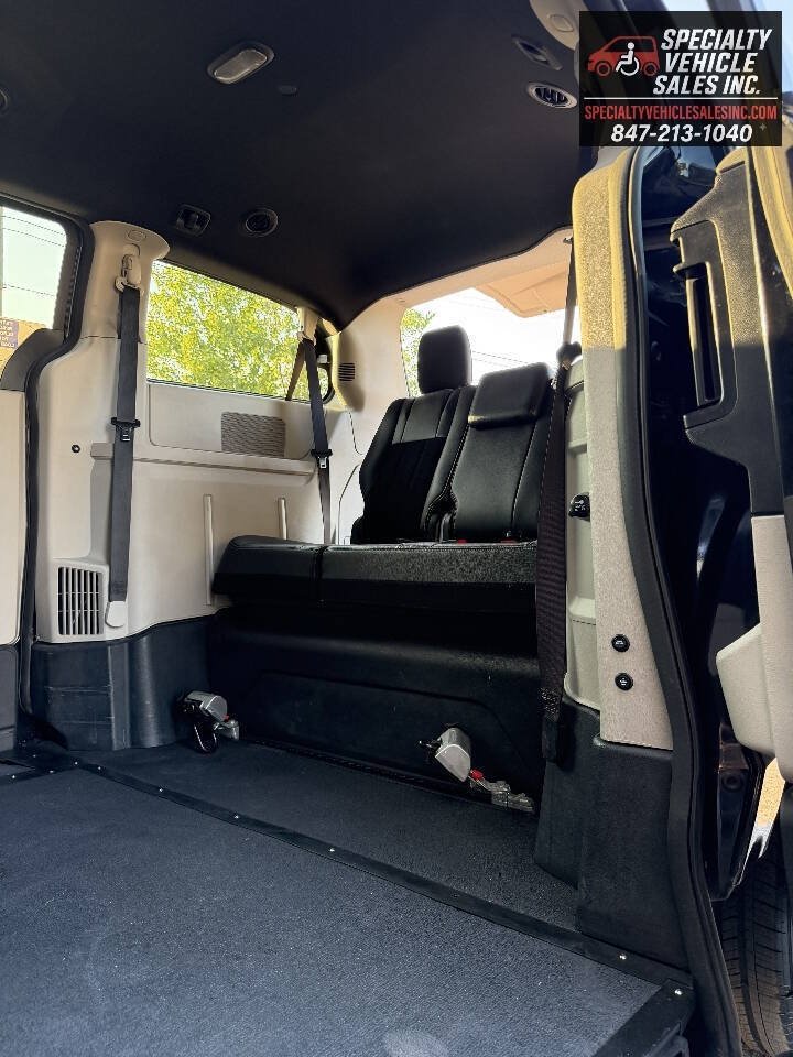 Used 2018 Dodge Grand Caravan SXT FWD image 18
