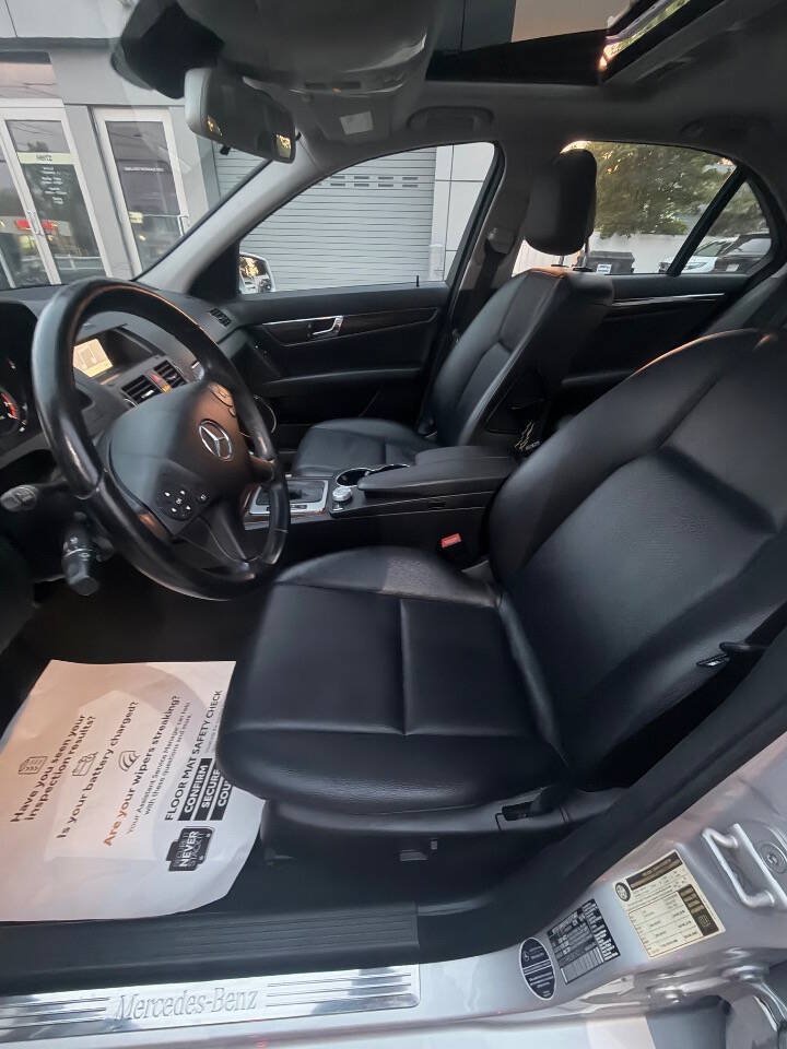 Used 2011 Mercedes-Benz C 300 4MATIC Sedan image 9