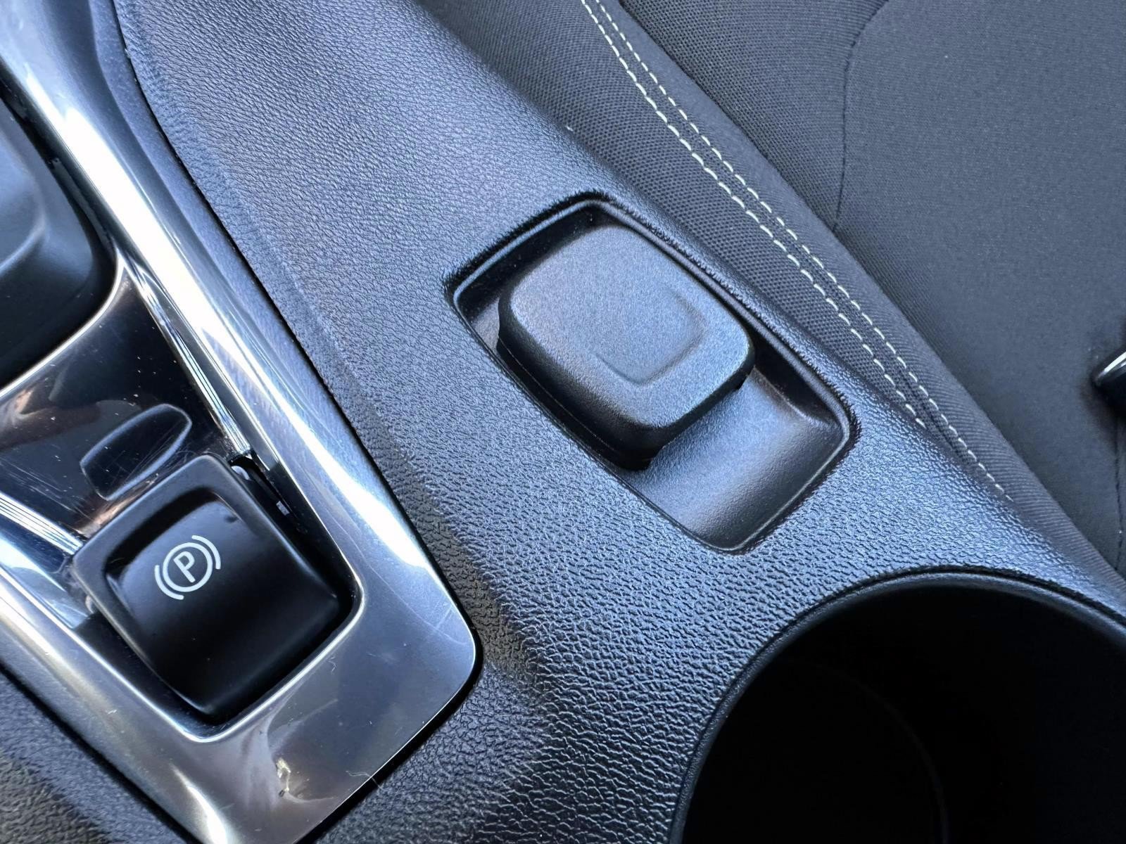 Used 2020 Chevrolet Camaro SS RWD image 25