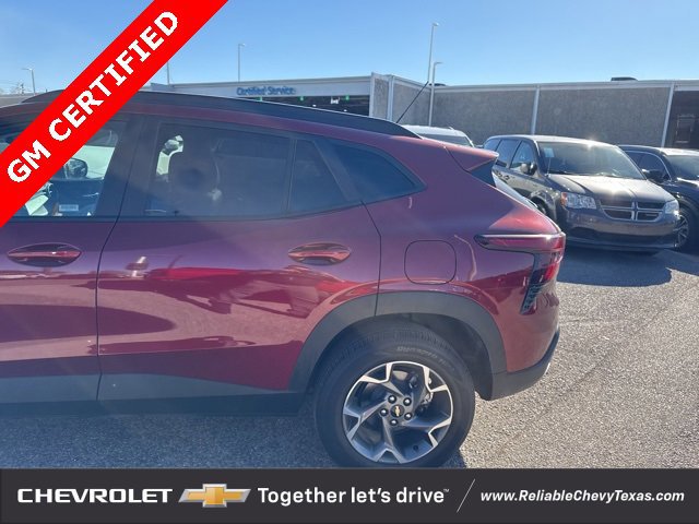 Certified 2025 Chevrolet Trax LT w/ LT Convenience Package image 6