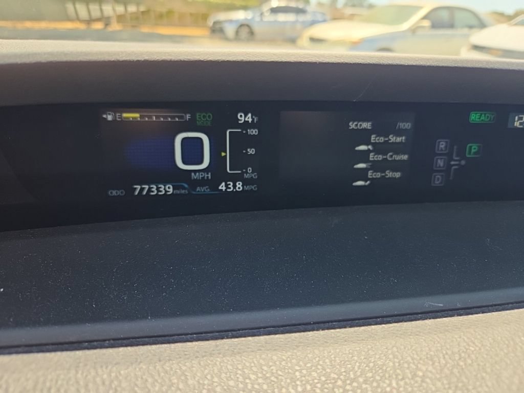 Certified 2016 Toyota Prius Three Touring FWD image 14