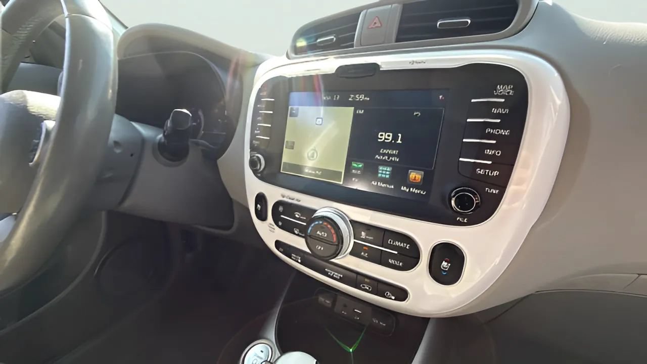 Used 2016 Kia Soul EV + w/ Sun & Fun Package FWD image 15