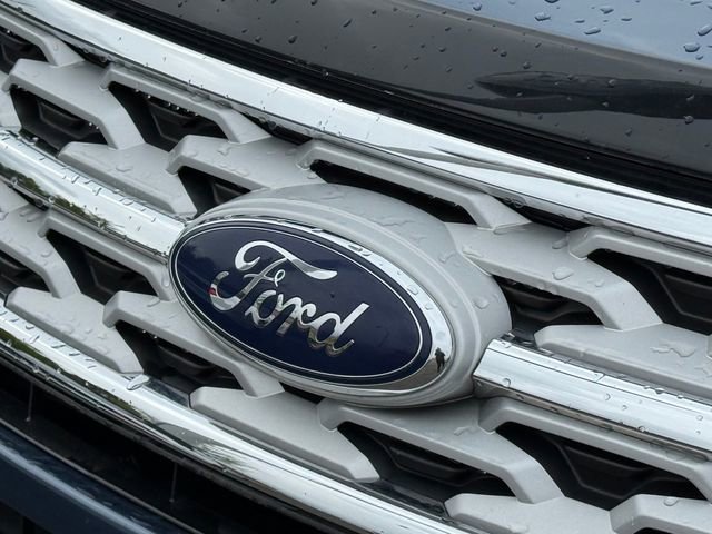 Certified 2018 Ford Explorer XLT w/ Equipment Group 202A FWD image 25