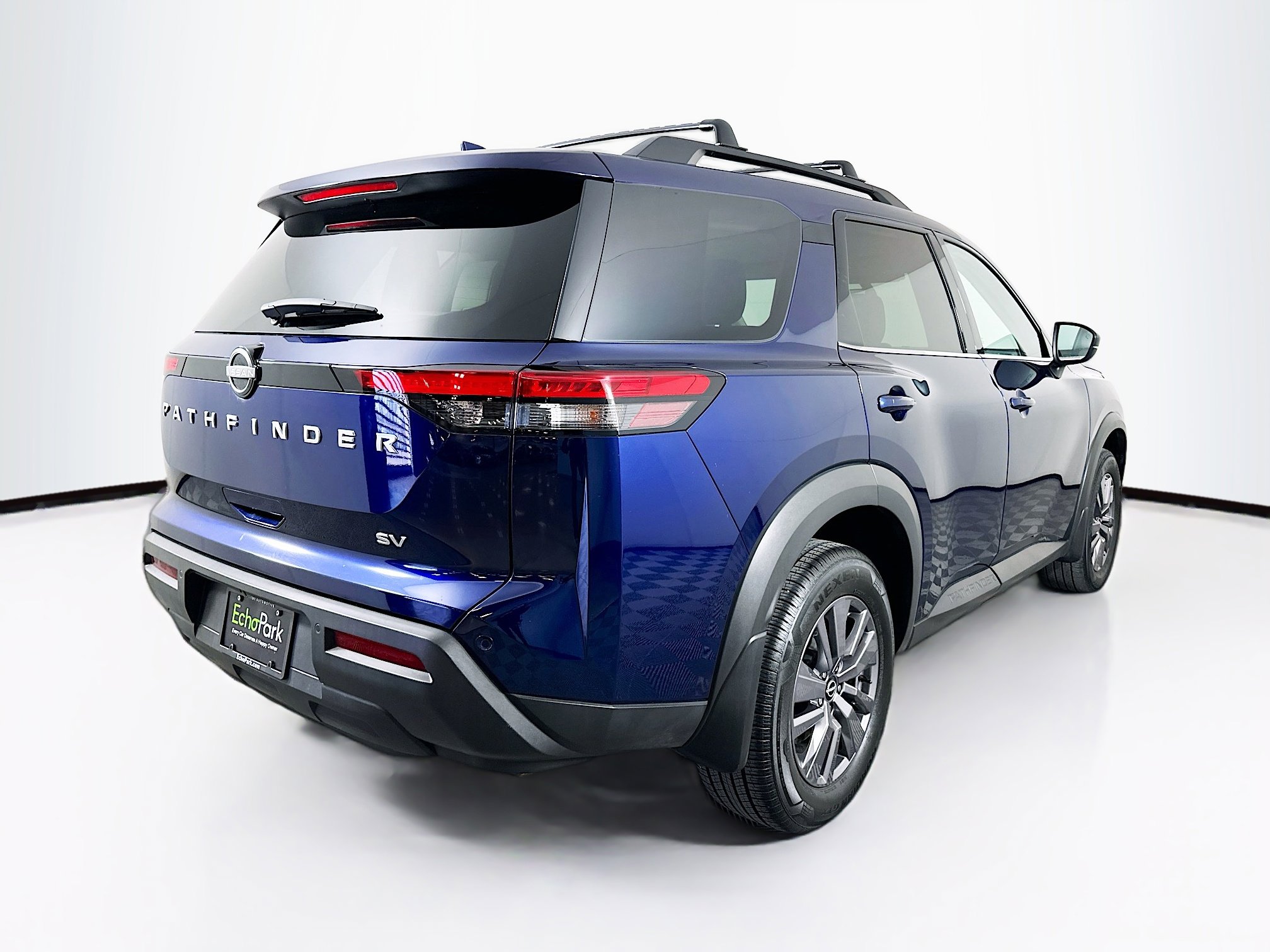 Used 2024 Nissan Pathfinder SV image 9