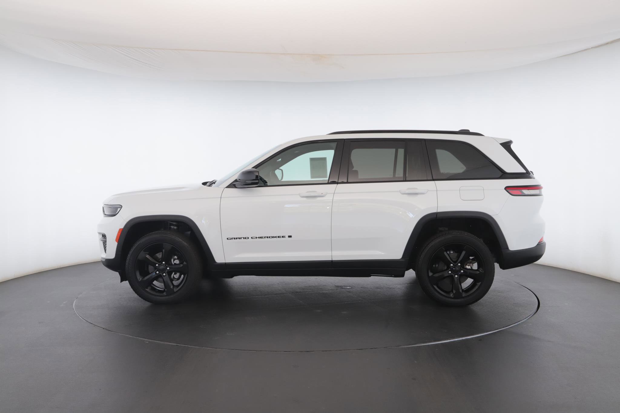 Used 2024 Jeep Grand Cherokee Altitude image 21