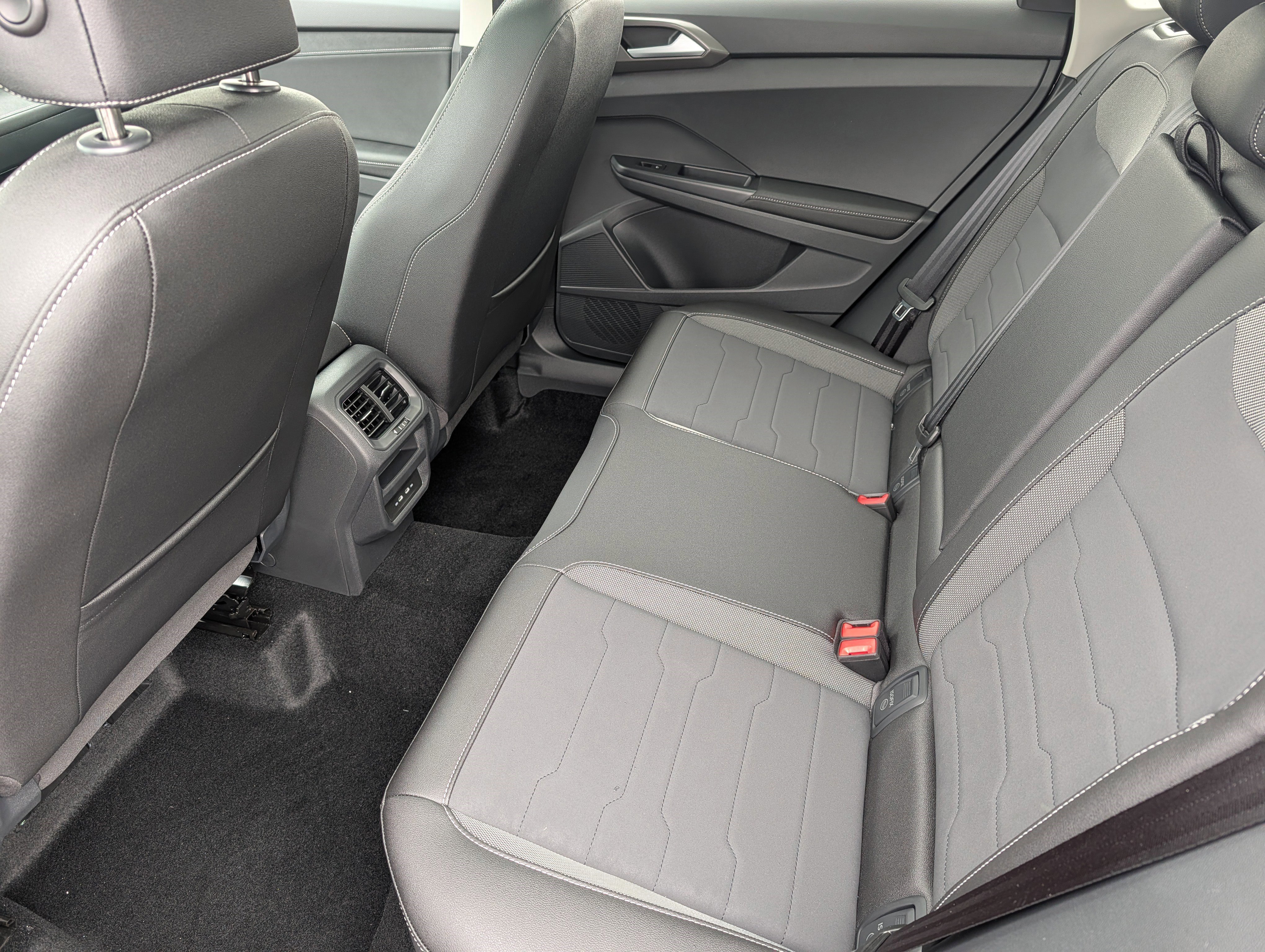 New 2026 Volkswagen Taos SE AWD/4WD image 8