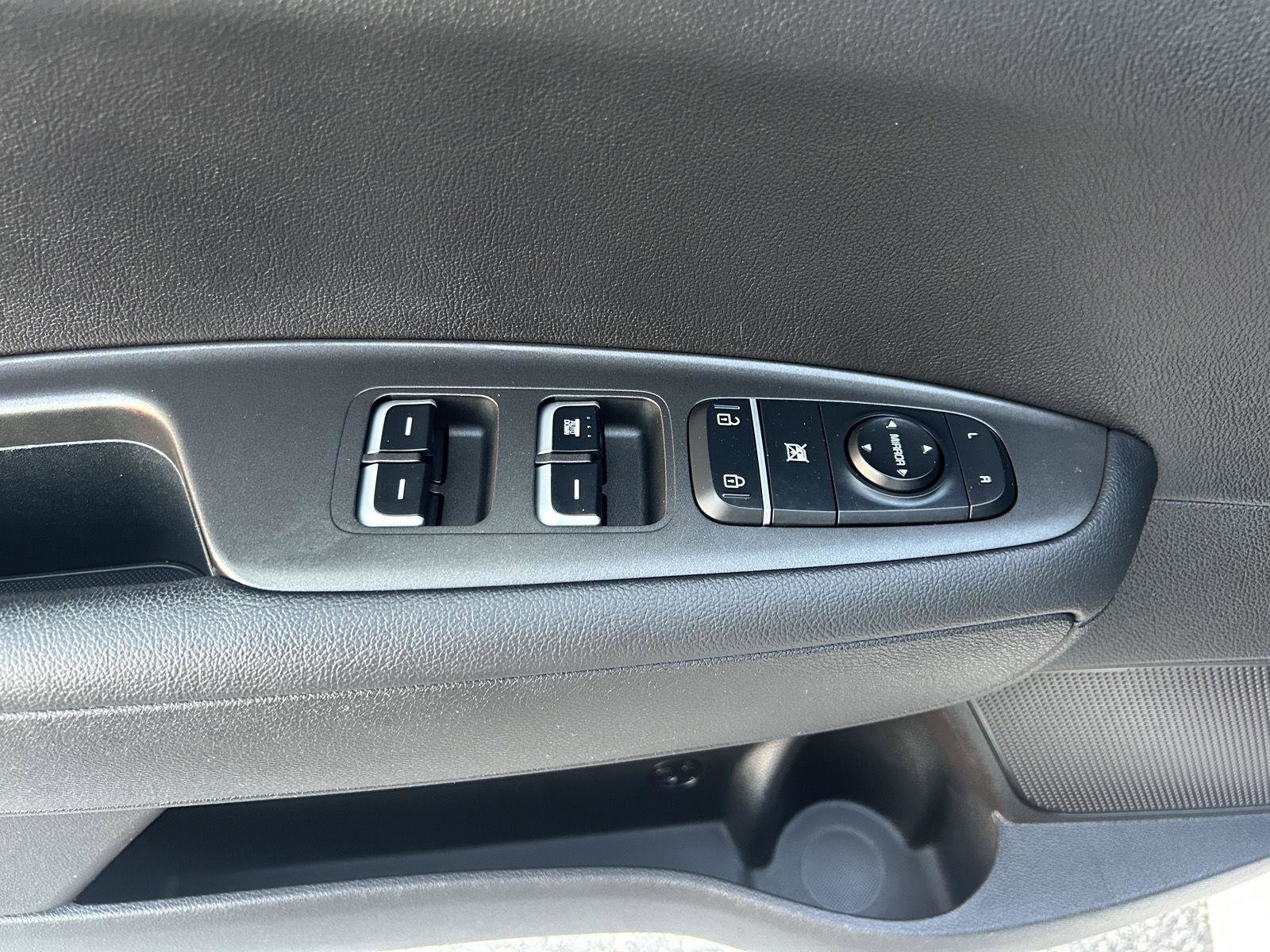 Used 2018 Kia Optima S image 14