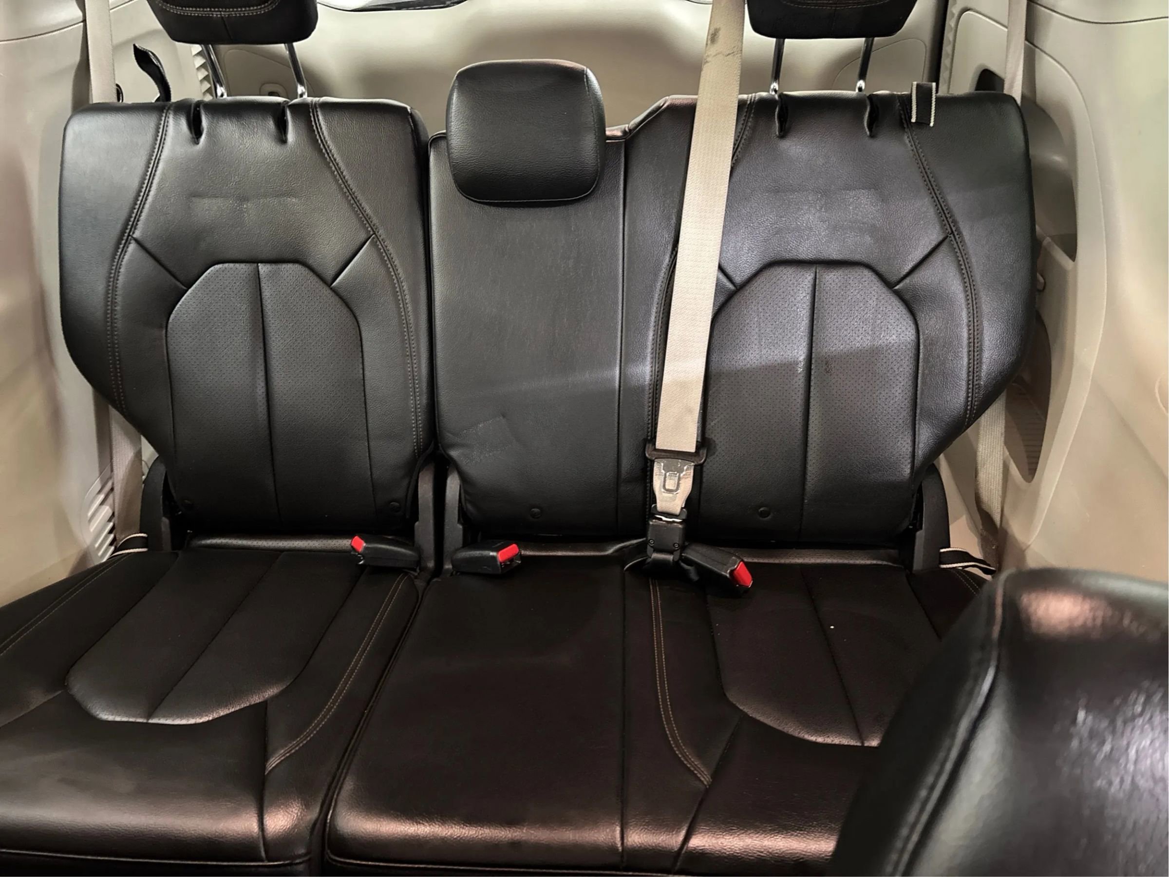 Used 2020 Chrysler Pacifica Touring-L FWD image 40