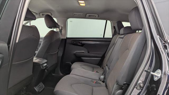 Used 2021 Toyota Highlander L image 17
