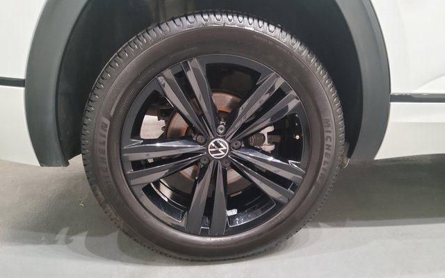 Used 2022 Volkswagen Atlas SEL R-Line image 44