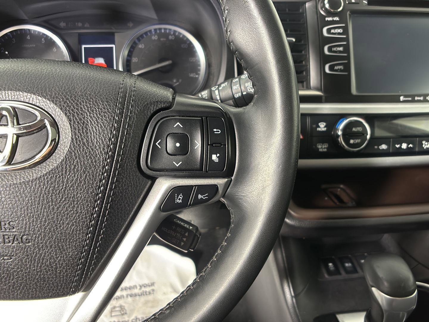 Used 2019 Toyota Highlander XLE AWD/4WD image 30