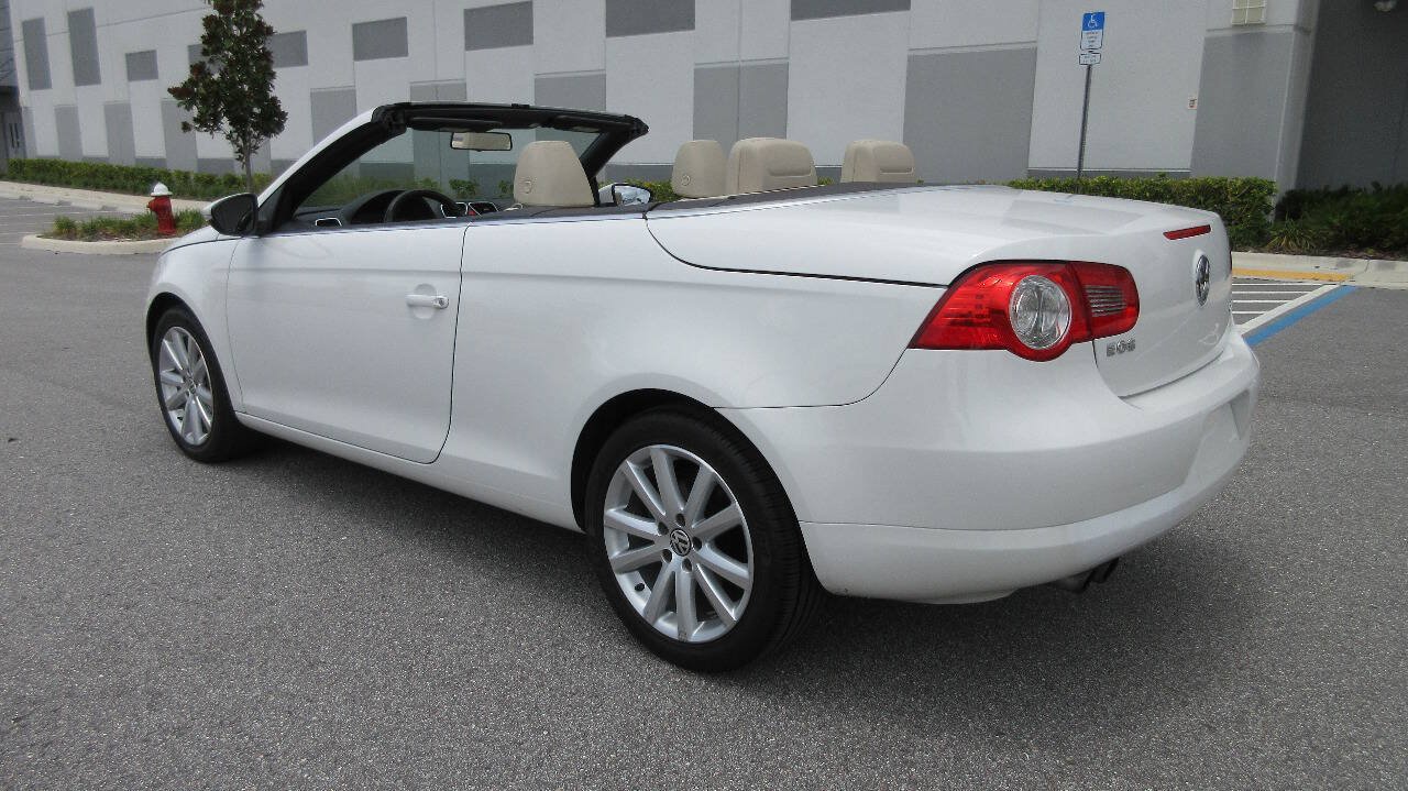 Used 2011 Volkswagen Eos Komfort FWD image 3