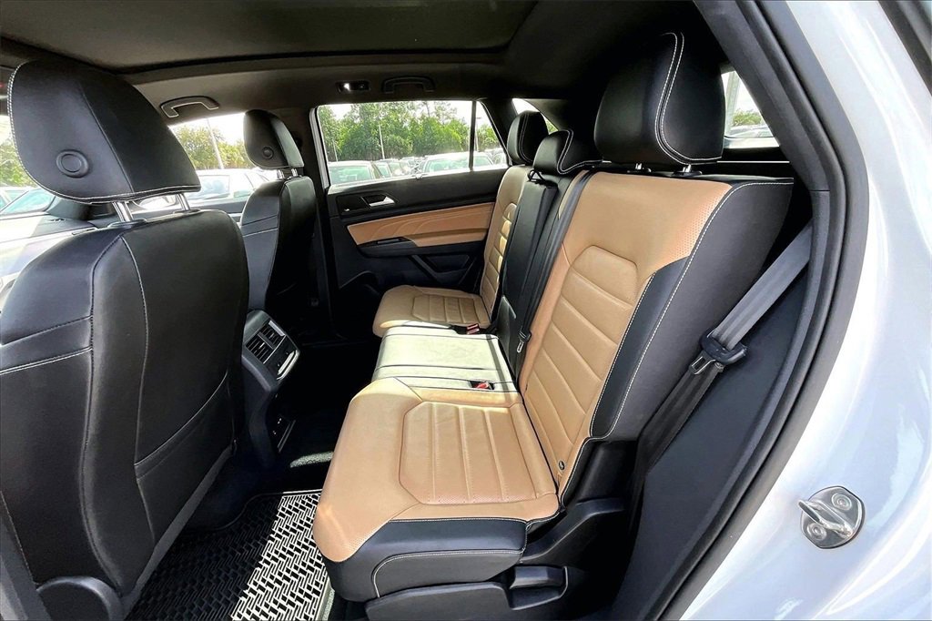 Certified 2023 Volkswagen Atlas Cross Sport SEL Premium R-Line image 17
